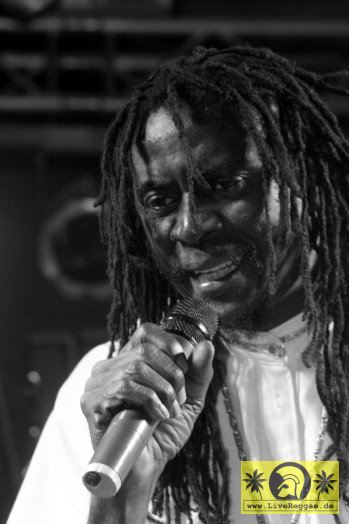 Everton Blender (Jam) with The House Of Riddim Band 12. Reggae Jam Festival, Bersenbrueck 13. August 2006 (11).jpg